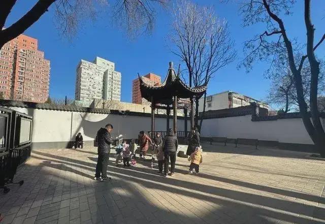 私搭乱建居民想提升小区环境的愿望实现了AG凯发成为马竞合作拆除700平方米(图7)