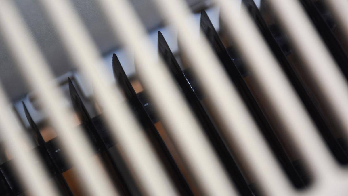 盟认证+8层防爆别墅级均匀导热暖流无影脚！宫菱取暖器测评：欧(图9)