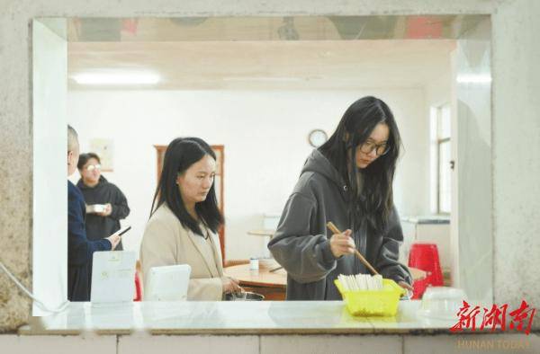 一本“明白账” 一身“泥土香”湘涌新潮⑨丨郴州：一餐“无扰饭”(图3)